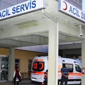 besiktasta kafenin cam balkonu motosikletin uzerine dustu riyCuj2E