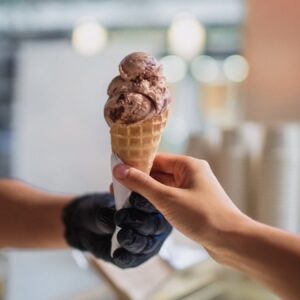 iki top dondurmanin fiyati sosyal medyayi karistirdi byBA4bYN