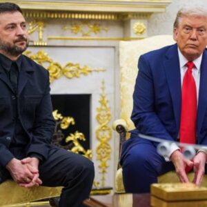 zelenskinin beyaz saray kombininin tasarimcisi konustu subat ayindaki toplantiya yanit degil kademeli olarak daha sivil bir stile kayiyor DAIIiyOA