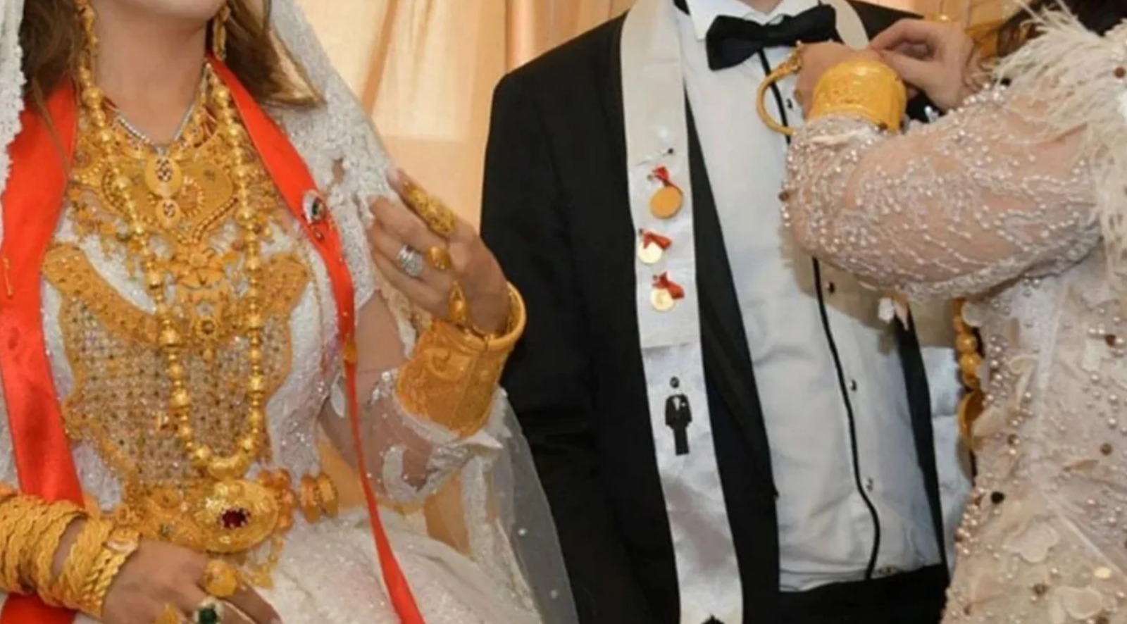 altinin tahtini sallayip dugunlerin gozdesi oldu azFi3hk6