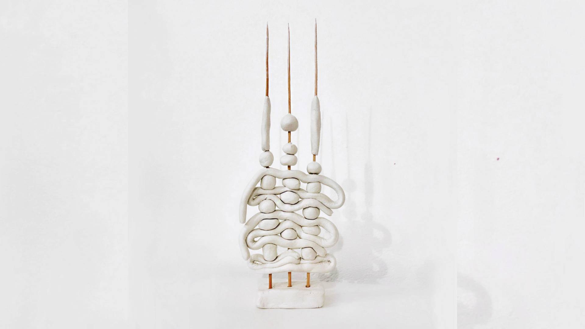 decollage art space yeni sezonu damla yucebasin yuruyusler adli sergisi ile karsiliyor WylRXwAJ