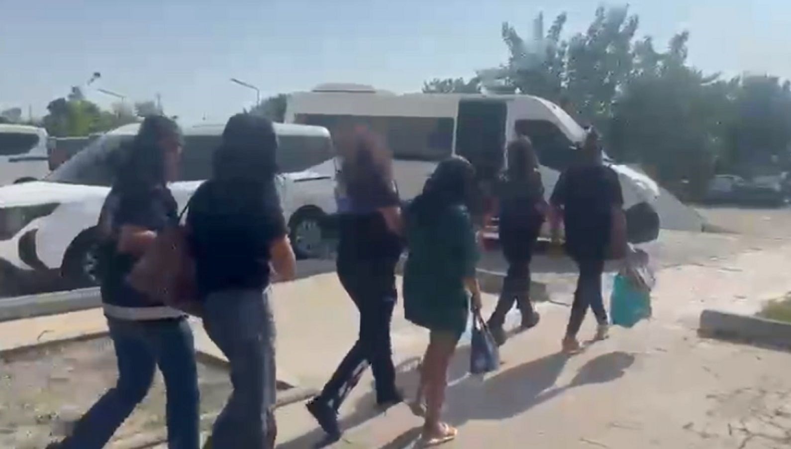 masaj salonlarina denetim 6 kisi gozaltina alindi eKkVwM1q