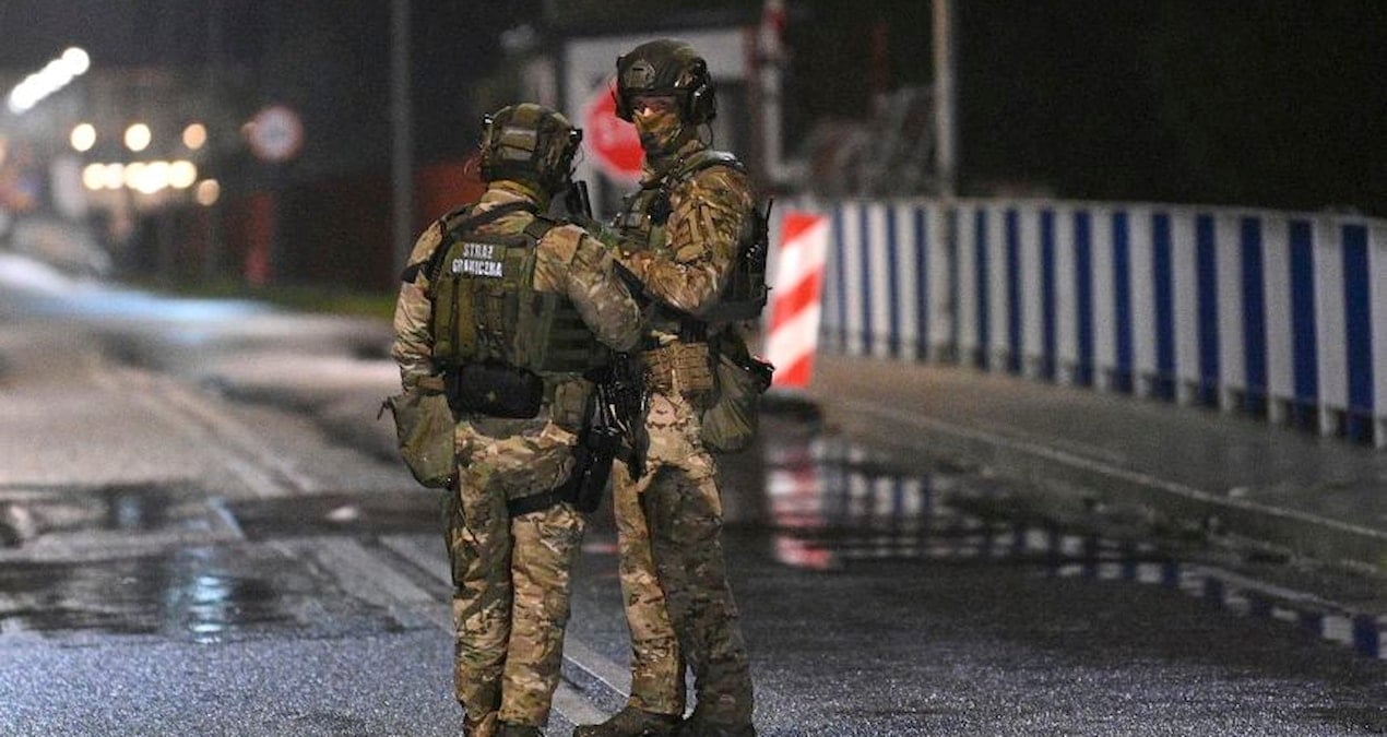 polonyada yeniden iha krizi cumhurbaskanligi konutu uzerinde uctu Pb19E8Ii