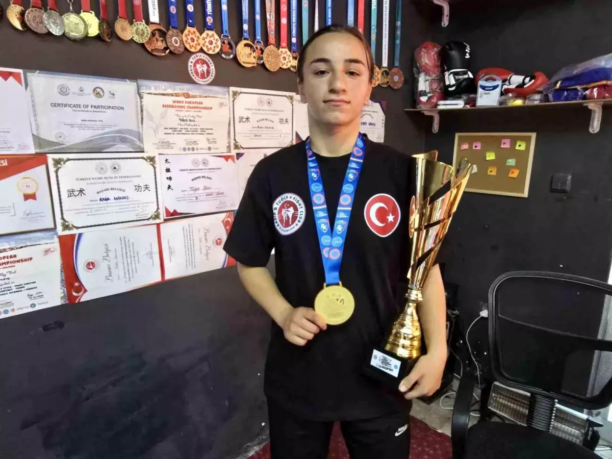 rabia karadas avrupa kick boks sampiyonasinda altin madalya kazandi NKhqgiG4