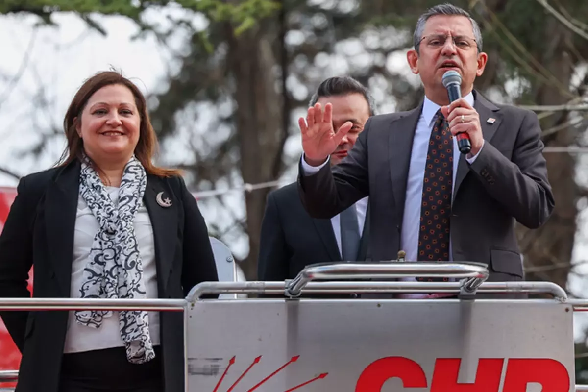 ak partiye gececegi one surulen burcu koksaldan iddialari guclendiren hareket CifKO7gd.jpg