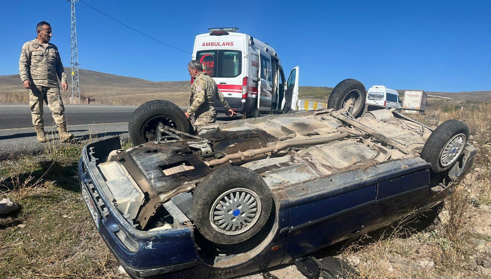 ardahanda kontrolden cikan otomobil devrildi dort yarali mAsfXFIl