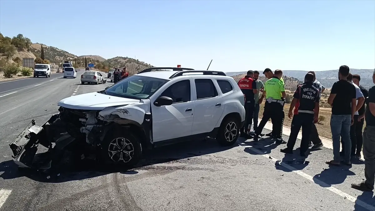 besnide trafik kazasi 5 yarali hIpmp6Aw