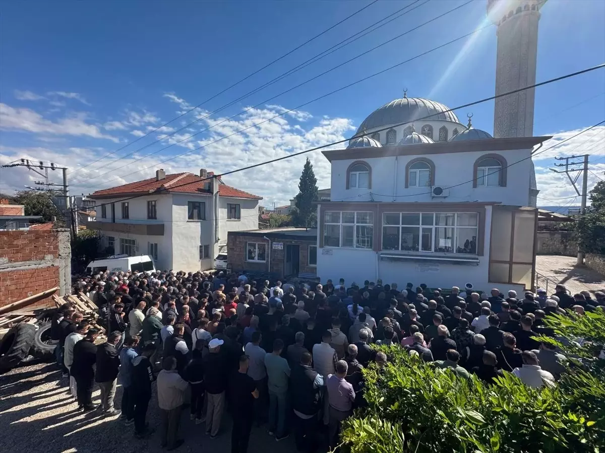 canakkalede otomobil yangininda hayatini kaybeden mehmet ozdemir defnedildi rl1i4EQy